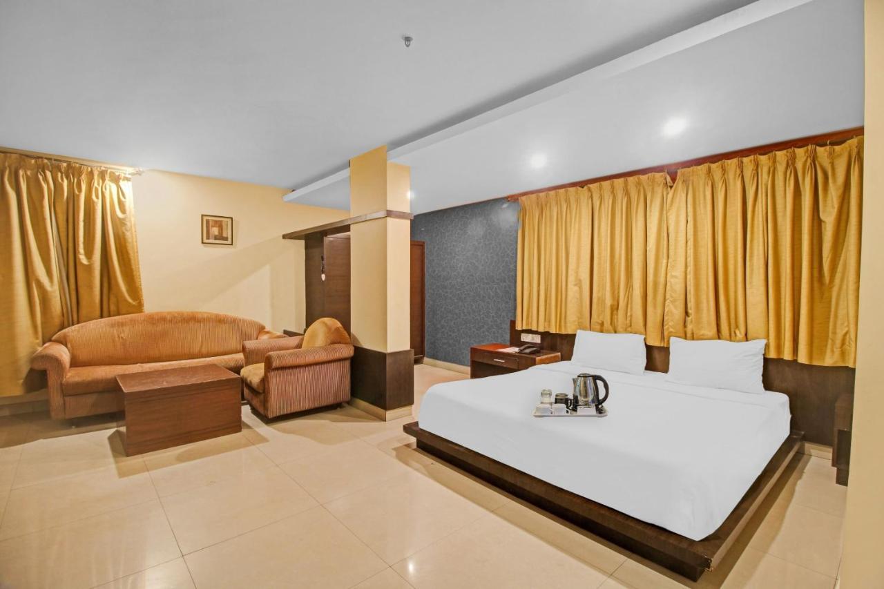 Hotel Townhouse The Grand Plaza à Haïdarabad Extérieur photo