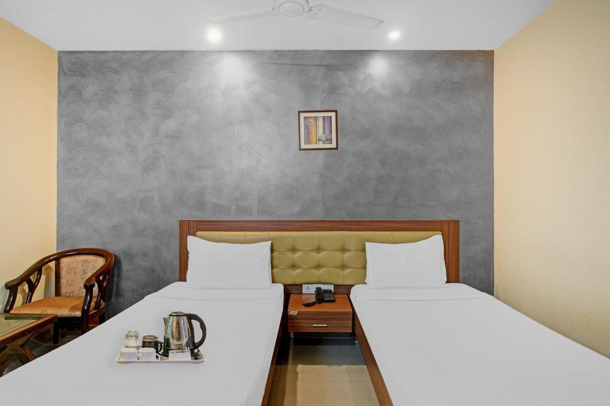 Hotel Townhouse The Grand Plaza à Haïdarabad Extérieur photo