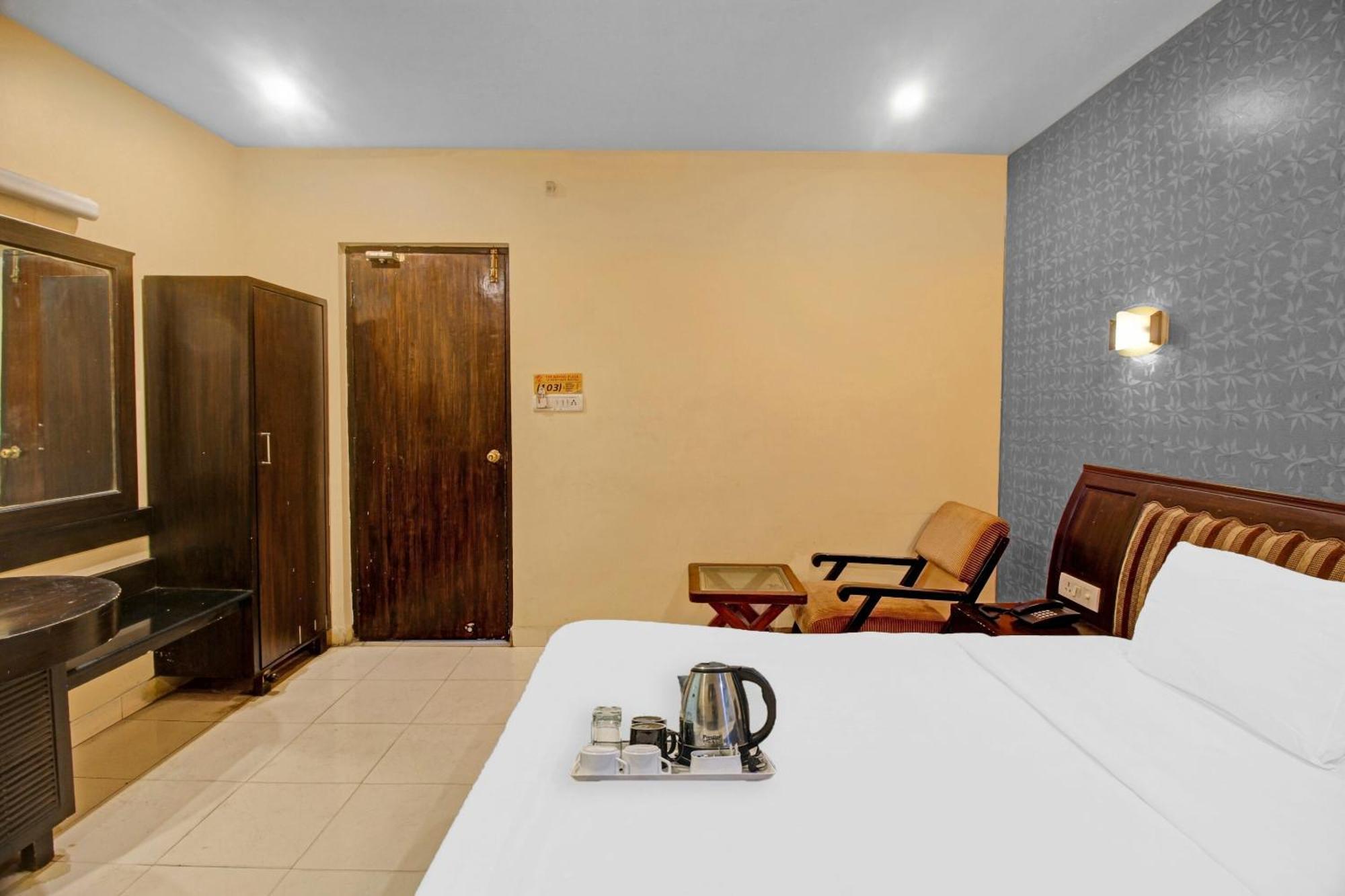 Hotel Townhouse The Grand Plaza à Haïdarabad Extérieur photo
