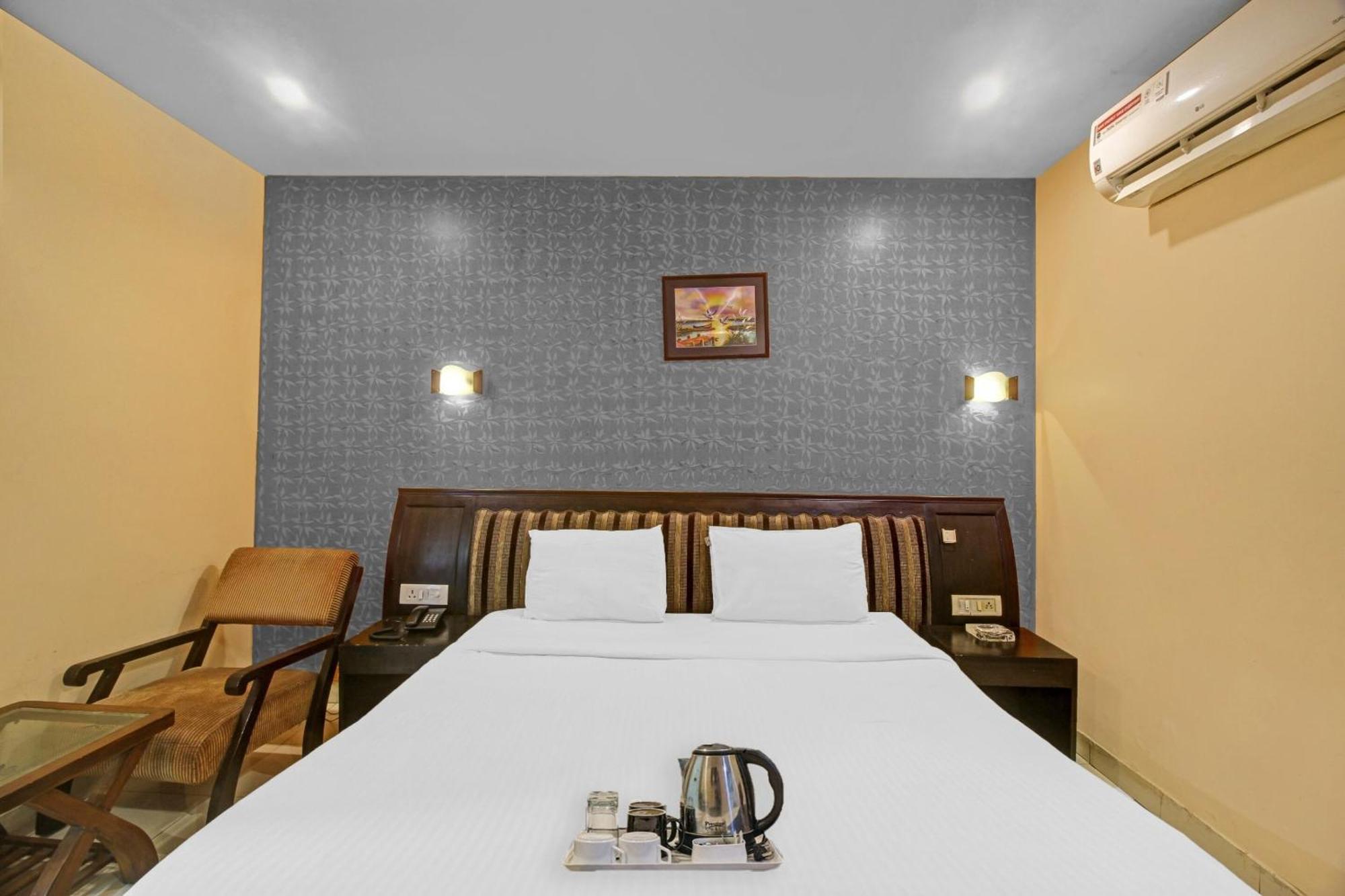Hotel Townhouse The Grand Plaza à Haïdarabad Extérieur photo
