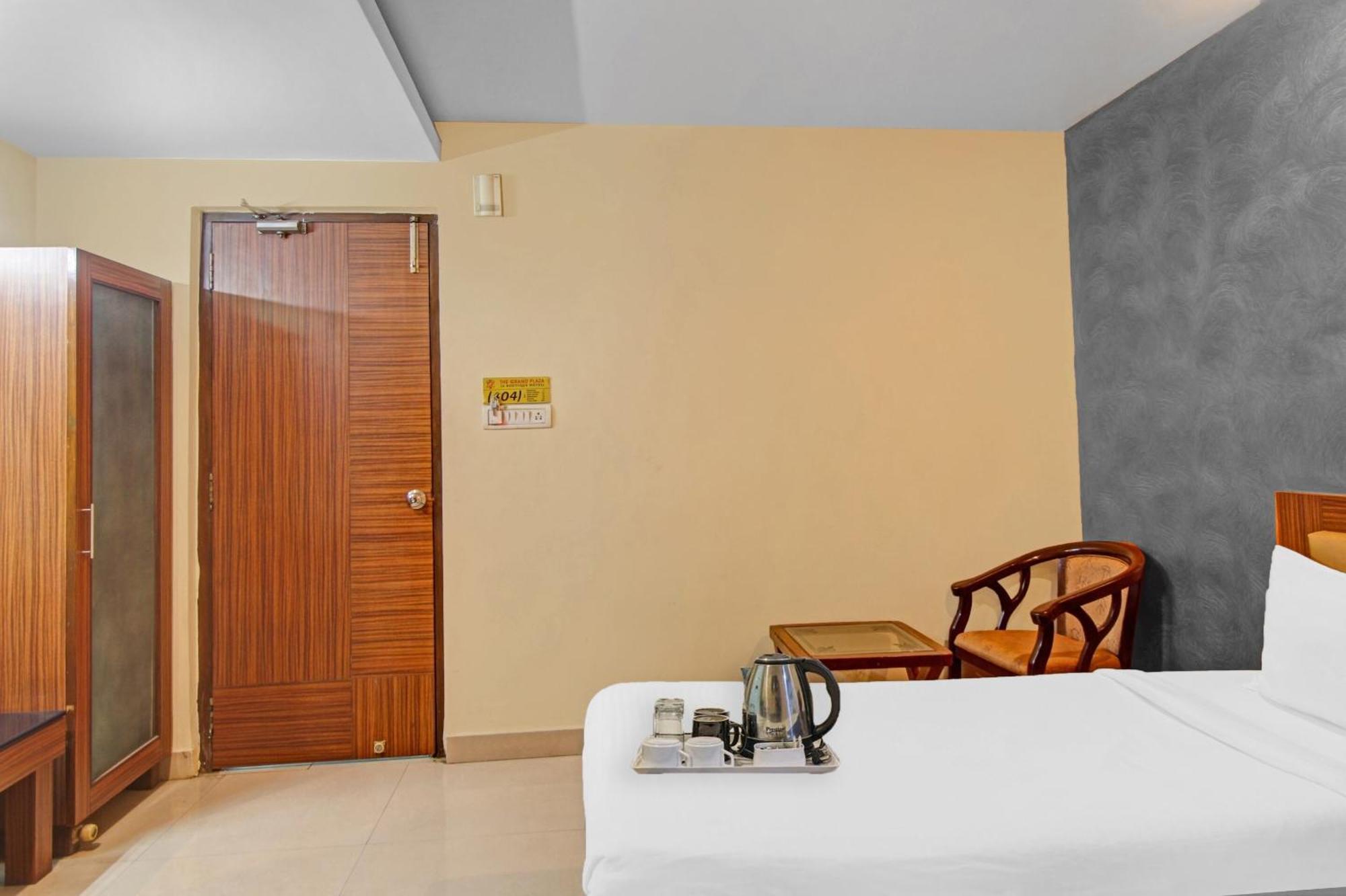 Hotel Townhouse The Grand Plaza à Haïdarabad Extérieur photo