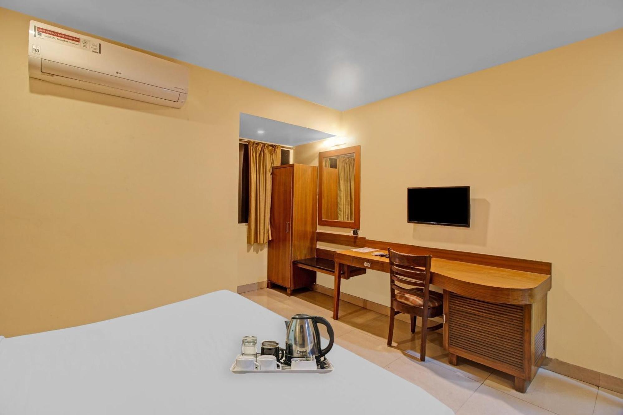 Hotel Townhouse The Grand Plaza à Haïdarabad Extérieur photo
