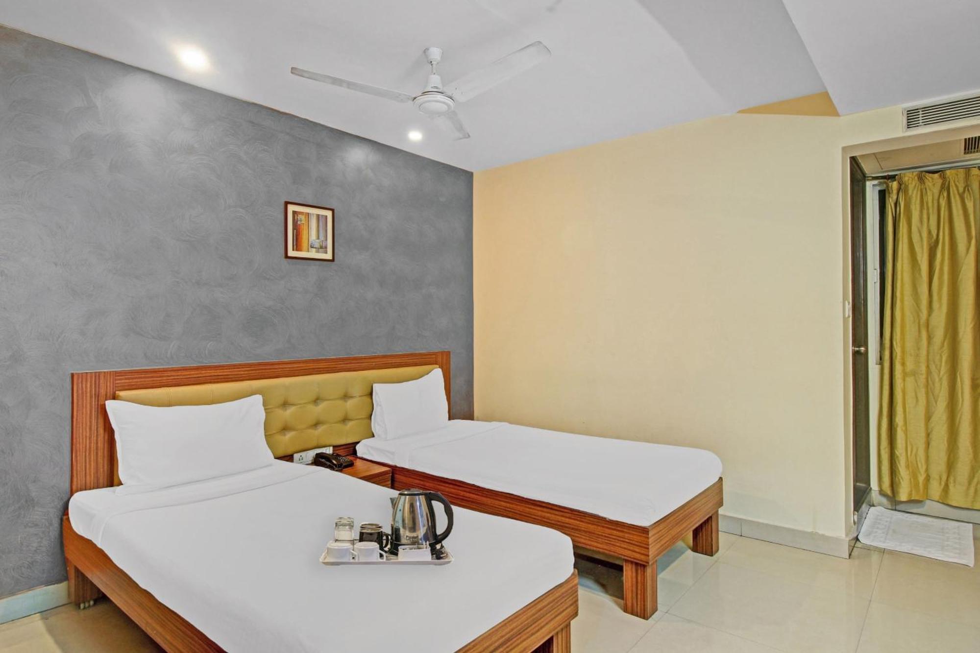 Hotel Townhouse The Grand Plaza à Haïdarabad Extérieur photo