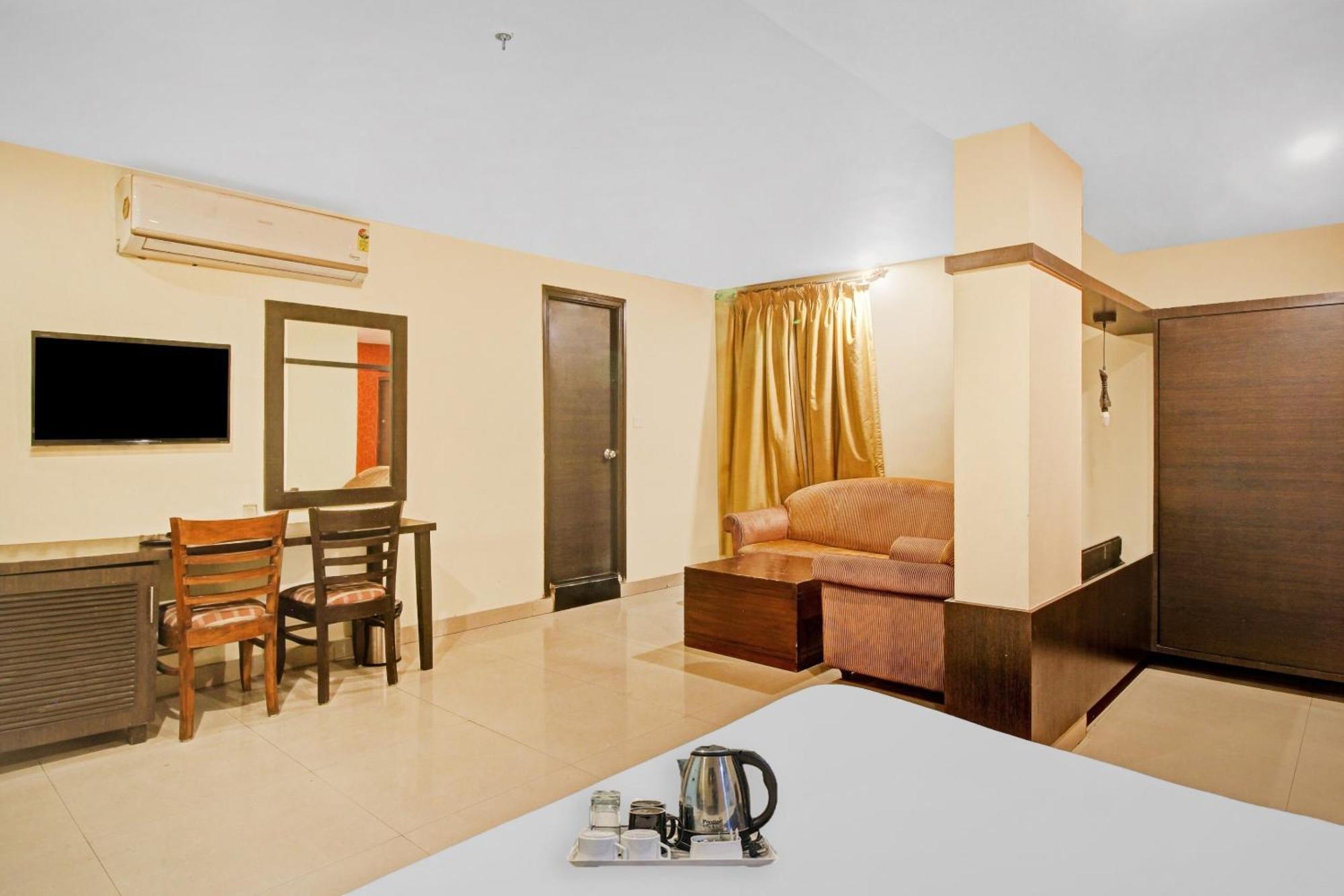 Hotel Townhouse The Grand Plaza à Haïdarabad Extérieur photo