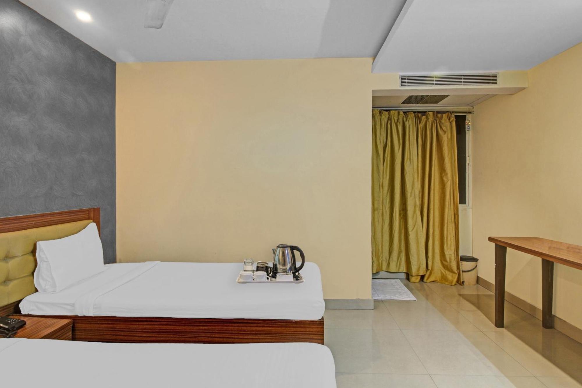 Hotel Townhouse The Grand Plaza à Haïdarabad Extérieur photo
